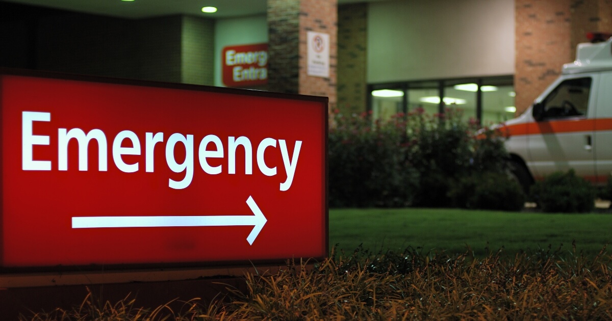 image of the outside entrance to an emergency room