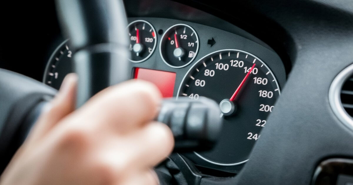 dashboard showing car speeding at 140 mph